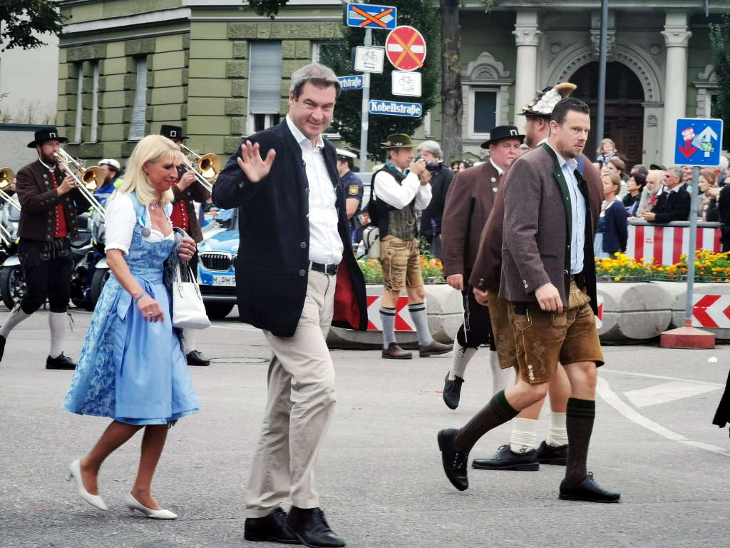 Ministpräsident Markus Söder auf dem Weg zum Oktoberfest (Foto: Frederic Eichinger)
