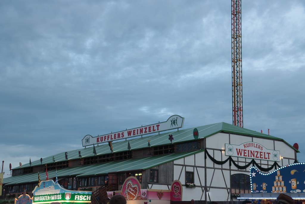 Das Weinzelt auf dem Oktoberfest (Foto: Frederic Eichinger)