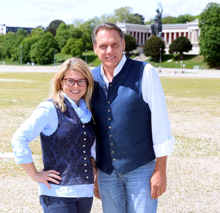 Petra und Peter Schöniger, die Wirte de Boandlkramerei 2024 (Foto: Markus Götzfried)