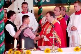 Firmung im Marstall-Festzelt 2017Foto: Nina Eichinger Firmung im Marstall-Festzelt 2017Foto: Nina Eichinger