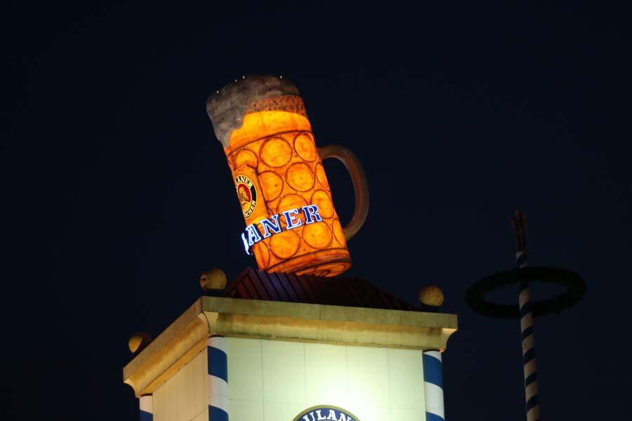 Oktoberfest bei Nacht (Foto: Martin-Roger Jones) Foto: (Foto: Martin-Roger Jones)