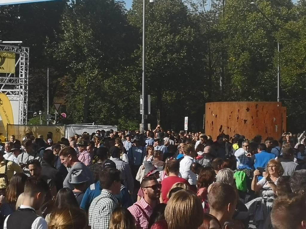 Gedränge am Haupteingang (Foto: Frederic Eichinger)