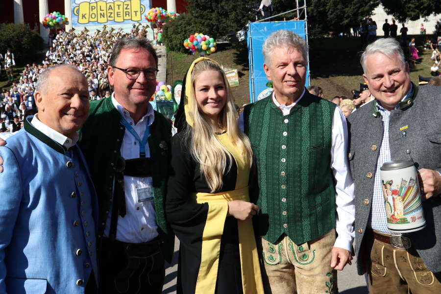 OB Dieter Reiter beim Platzkonzert 2019 (Foto: Nina Eichinger) OB Dieter Reiter beim Platzkonzert 2019 (Foto: Nina Eichinger)