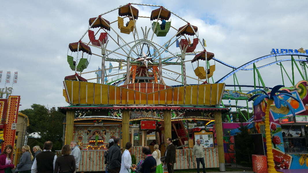 Das kleine Riesenrad „Russenrad“ (Foto: Nina Eichinger) Das kleine Riesenrad „Russenrad“ (Foto: Nina Eichinger)