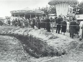 Wies'n-Ersatz 1940(Foto: Stadtmuseum München) Wies'n-Ersatz 1940(Foto: Stadtmuseum München)