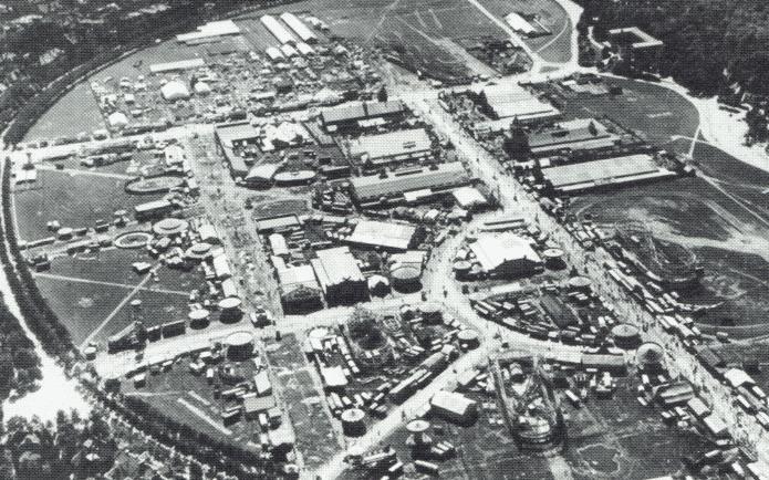 Die Festwiese von oben, 1927 (Foto: Stadtmuseum) Die Festwiese von oben, 1927 (Foto: Stadtmuseum)
